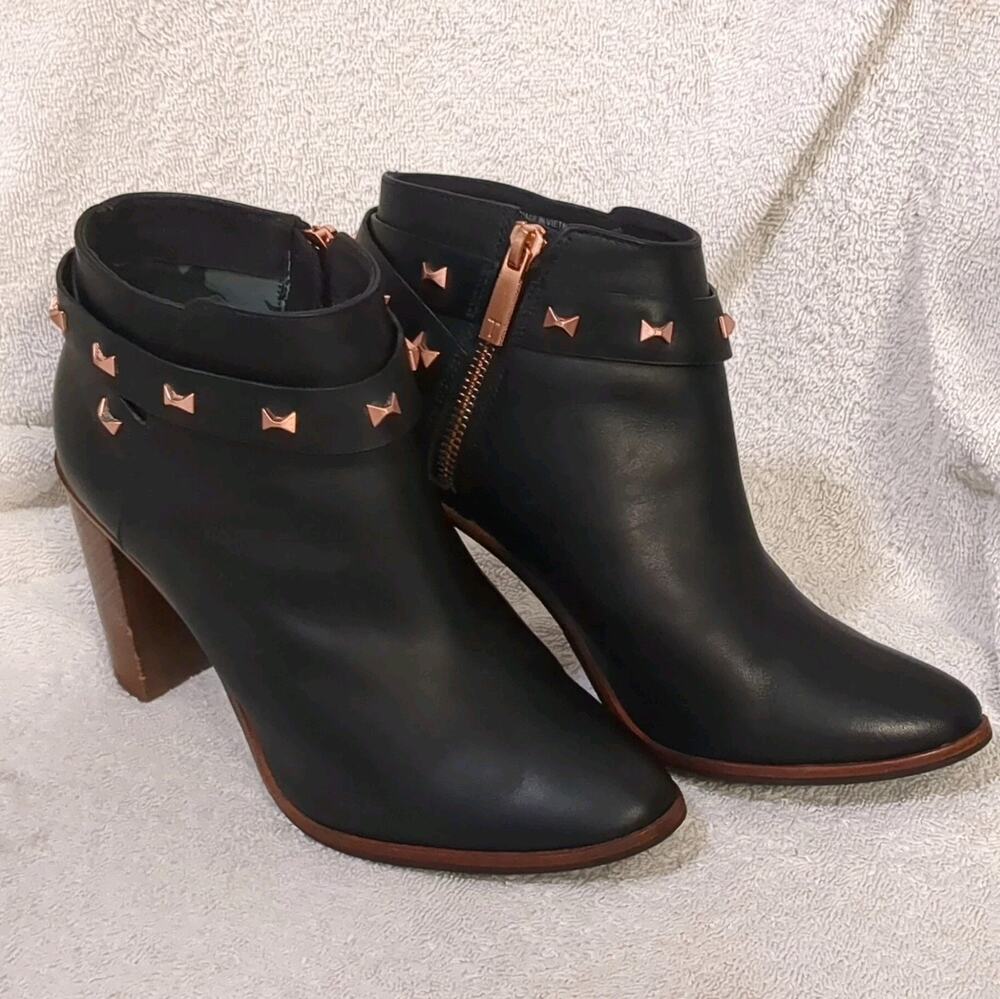 Ted Baker Women’s Black Leather Ankle Bootie Studded Zip Block High Heel 7 VGC